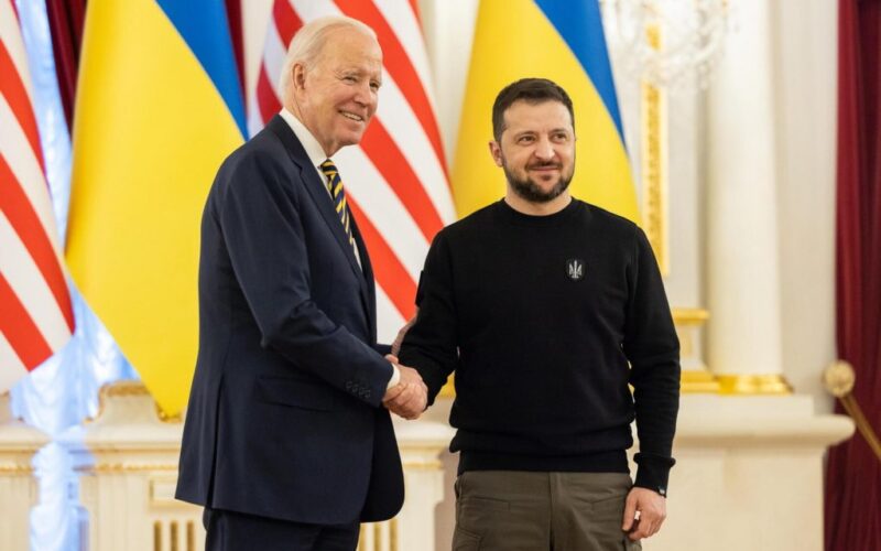 Gaffe di Biden al Summit di Vilnius: Confonde il nome del Presidente Ucraino con quello di Putin