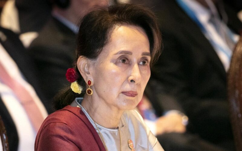 Birmania: la giunta militare concede la grazia parziale a Aung San Suu Kyi