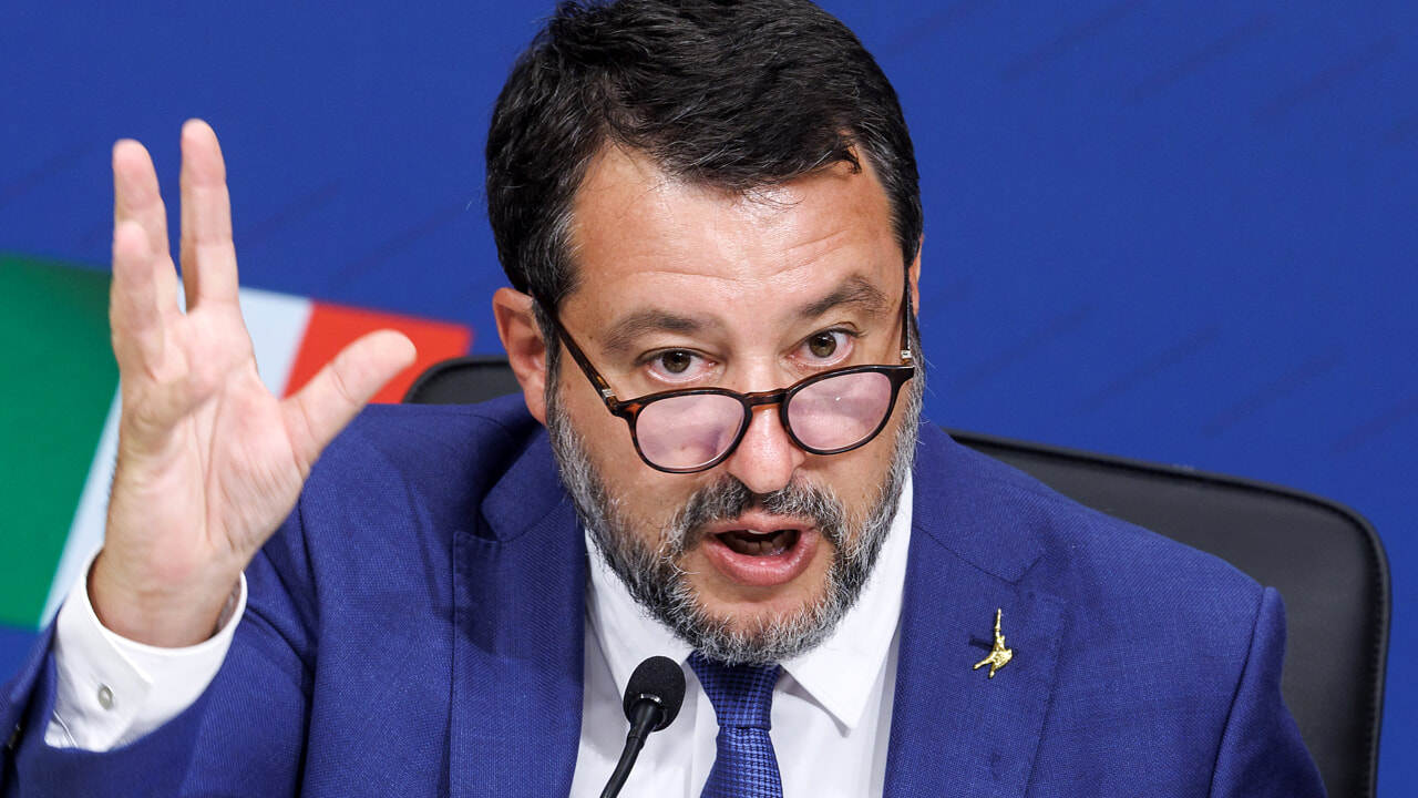 Salvini Espone Il Paradosso Della Sinistra Salario Minimo Ma Il Ponte Di Messina No Il