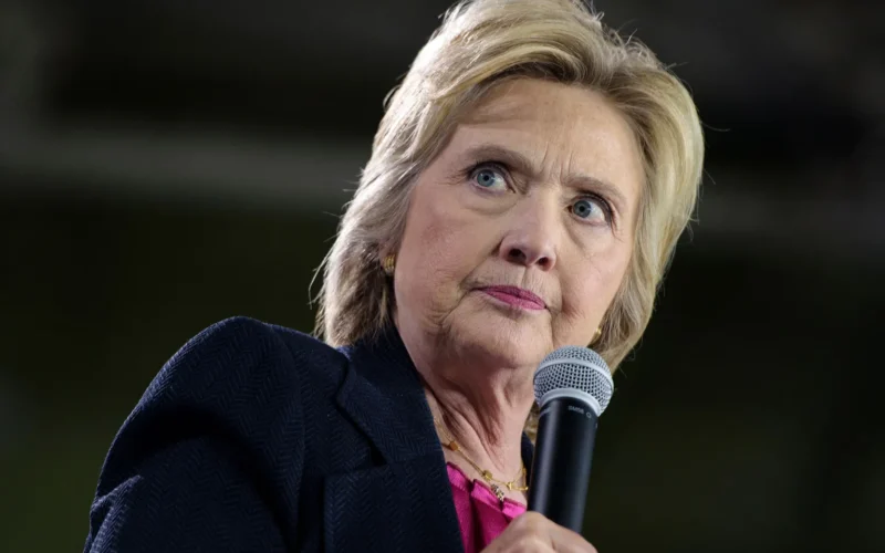 Hillary Clinton e l’insolito “appuntamento al buio” proposto a Jeremy Miles