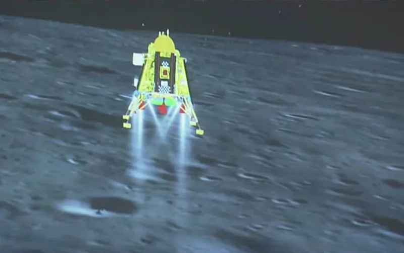 L’India Fa la Storia: Chandrayaan-3 Tocca con Successo la Superficie Lunare