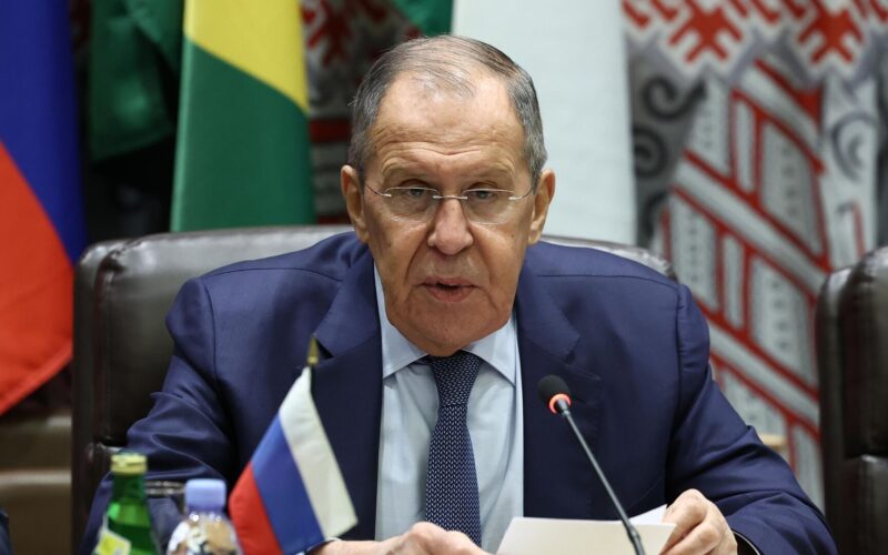 Lavrov: “Pronti per negoziati sull’Ucraina ma no al cessate il fuoco”