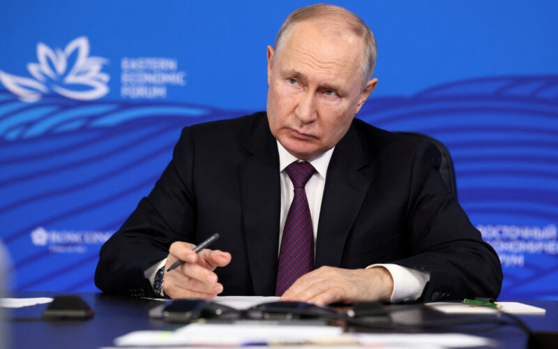 Putin Ammette Gli Errori Sovietici, ma Sembra Dimenticare il Presente