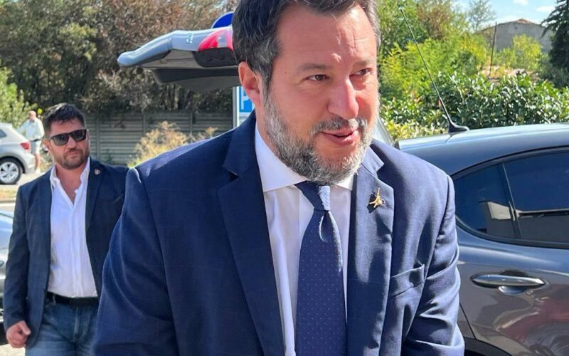 Salvini propone condono edilizio e semplificazione fiscale