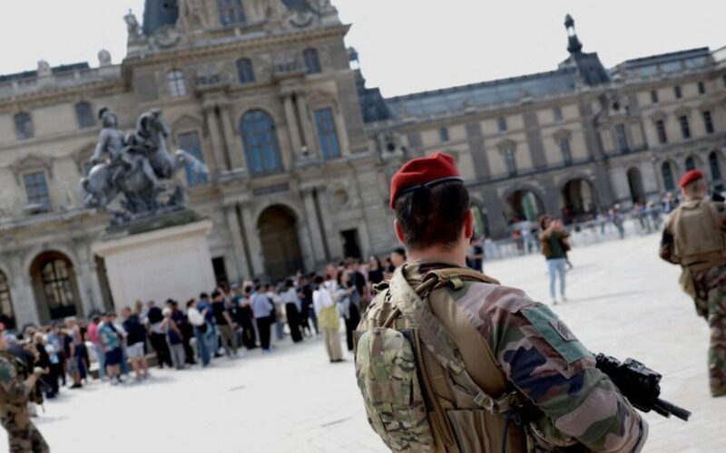 Dopo il Louvre, ora Versailles: cresce la tensione in Francia a seguito degli allarmi bomba