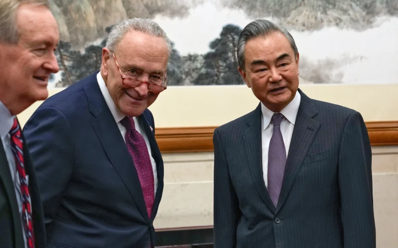 Schumer incontra Xi Jinping: pressione sulla Cina per sostenere Israele e cercare reciprocità economica