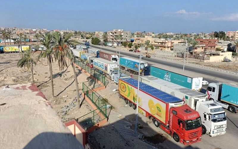 Crisi a Gaza: Il Valico di Rafah si Apre per 20 Camion di Aiuti, ma l’ONU Avverte: ‘È solo una Goccia nell’Oceano’