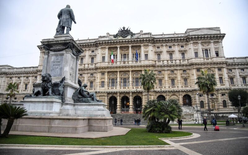 Palazzo Chigi impugna le decisioni di Catania sul trattenimento dei migranti e invoca la direttiva UE