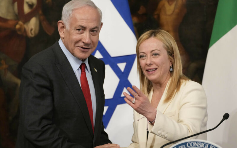 Giorgia Meloni tra Solidarietà a Israele e Appelli al Dialogo al Summit del Cairo