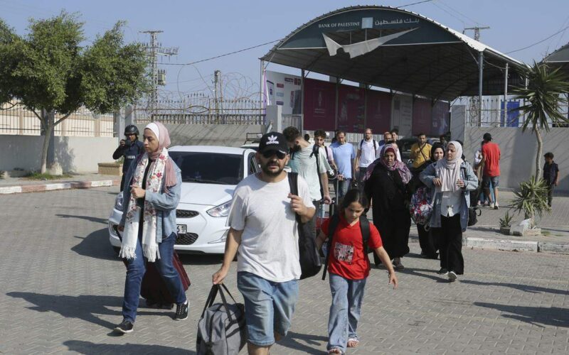 Il Cairo Agevola l’Evacuazione di 7000 stranieri dalla Striscia di Gaza