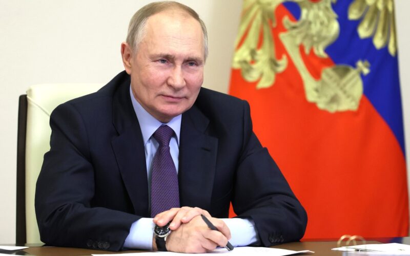 Putin Accusa gli Stati Uniti di Orchestrazione del Caos nel Medio Oriente