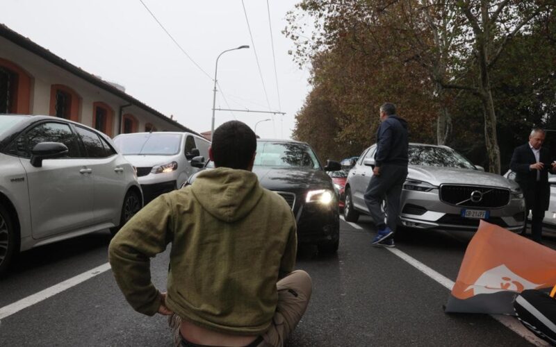 Arresto in Flagranza per chi Blocca il Traffico: La Nuova Proposta della Lega