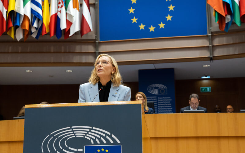 Critiche al Discorso di Cate Blanchett: Sofo Contro le Politiche di Migrazione dell’UE