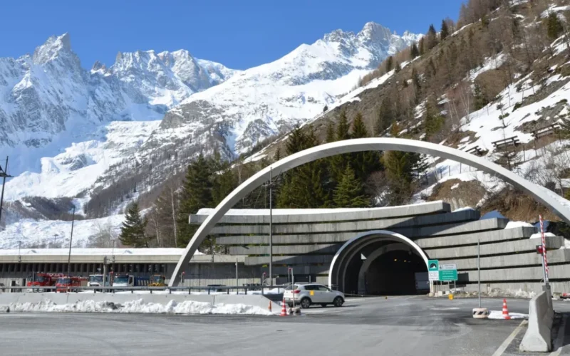 Logistica in Crisi: I Valichi Alpini Collo di Bottiglia per le Esportazioni Europee