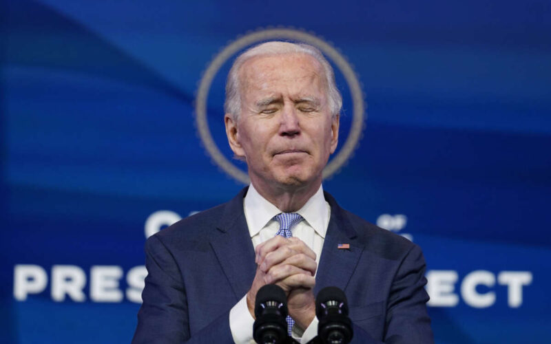 Crisi di Popolarità per Biden: Sondaggi Indicano un Vantaggio per Trump