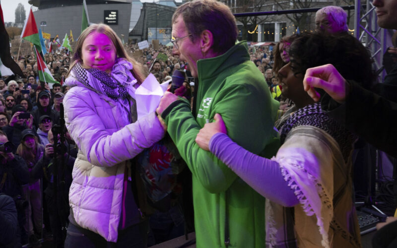 Greta Thunberg Interrotta Durante Discorso ad Amsterdam