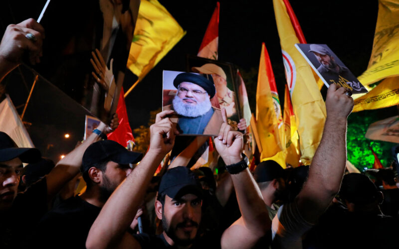 Hassan Nasrallah: Tre Decenni al Timone di Hezbollah, un Profilo del Controverso Leader