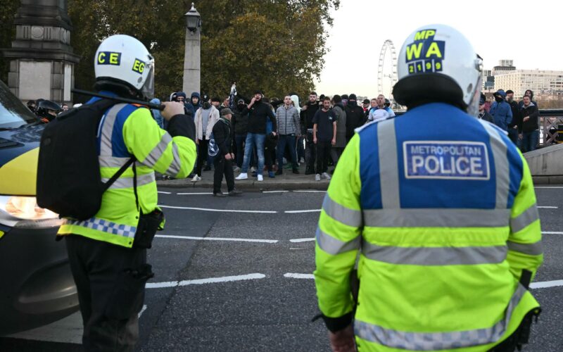 Crescono le Tensioni a Londra: Scontri e Oltre 100 Arresti  durante la Manifestazione pro Palestina