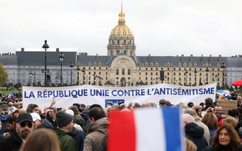 Grande Marcia a Parigi: 105.000 Uniti Contro l’Antisemitismo