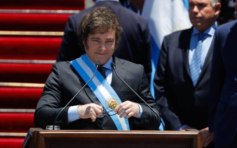 Javier Milei Giura come Presidente dell’Argentina: Un Nuovo Inizio tra Sfide Economiche e Cambiamenti Politici