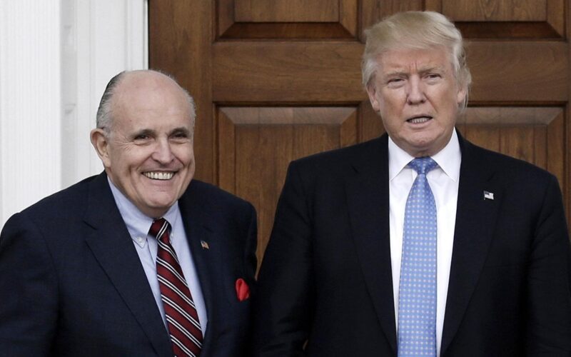 Rudy Giuliani dichiara bancarotta dopo la condanna al risarcimento milionario per diffamazione