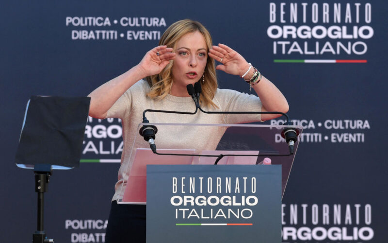 Giorgia Meloni Evoca Tolkien e Critica Influencer nel Discorso Chiusura di Atreju