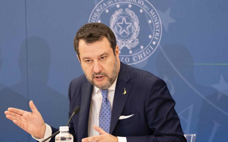 Salvini a Fuori dal Coro: Tra Pace Fiscale, Legittima Difesa e Impegno per la Pace Internazionale