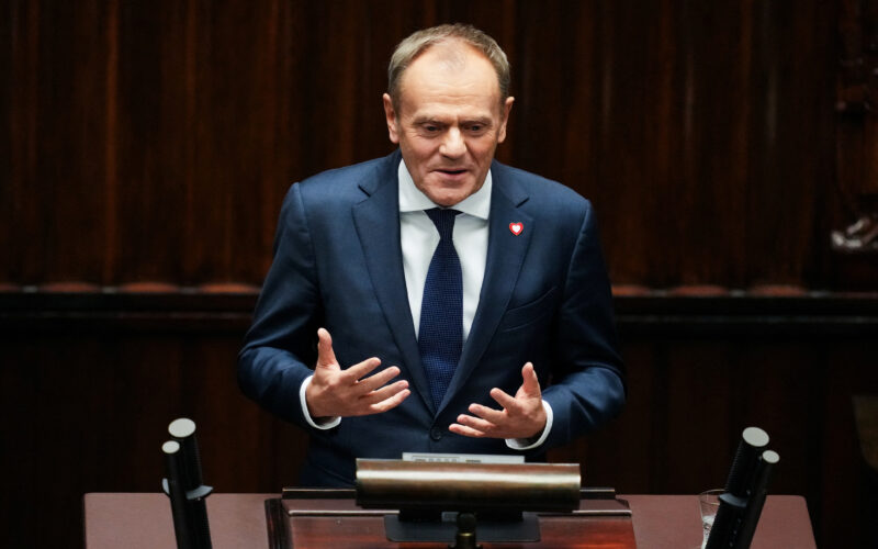 Cambio di Guardia nei Media Polacchi: Governo Tusk Licenzia Dirigenti di TV e Radio Pubbliche in Nome di una presunta Imparzialità