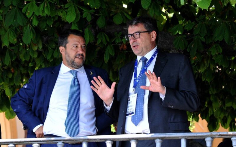 Salvini difende il ‘no’ al Mes: La Lega mantiene coesione nonostante le divergenze interne