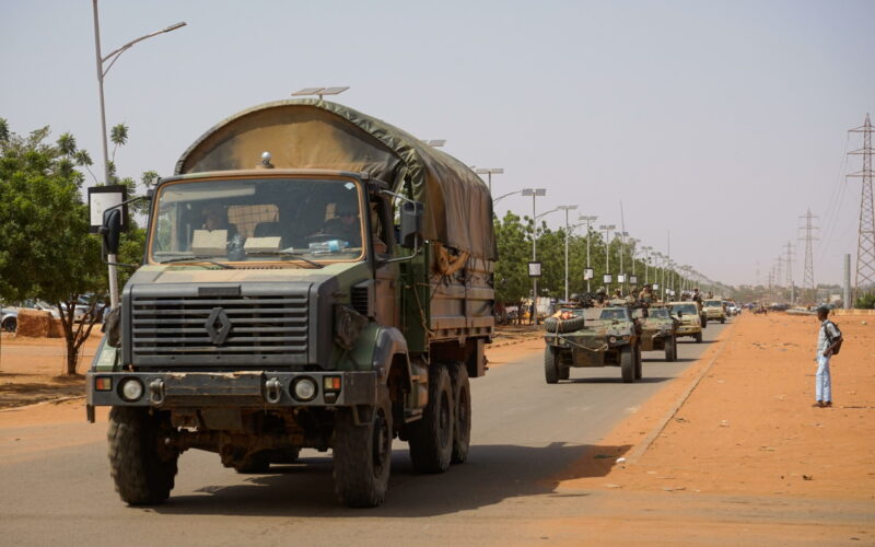 Ultimo giorno in Niger per i soldati francesi: Fine di un’era e nuovi orizzonti geopolitici