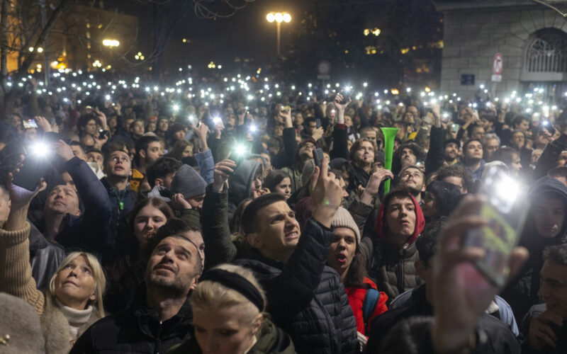 Tensioni e Proteste a Belgrado: Contestazioni Post-Elettorali e Accuse di Irregolarità