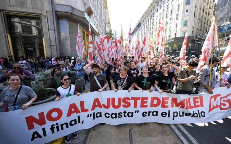 Proteste a Buenos Aires Contro le Nuove Politiche Economiche del Governo