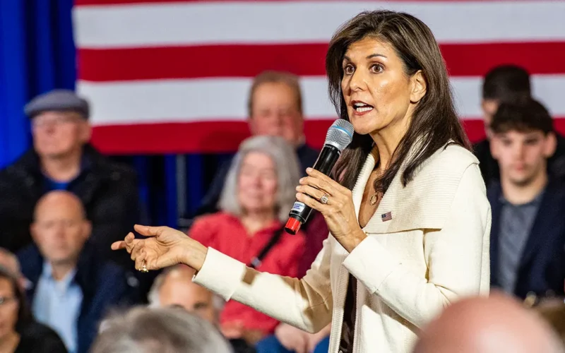 Nikki Haley al Centro delle Critiche per Commenti sulle Primarie: Cresce la Tensione nella Corsa alla Nomina Repubblicana