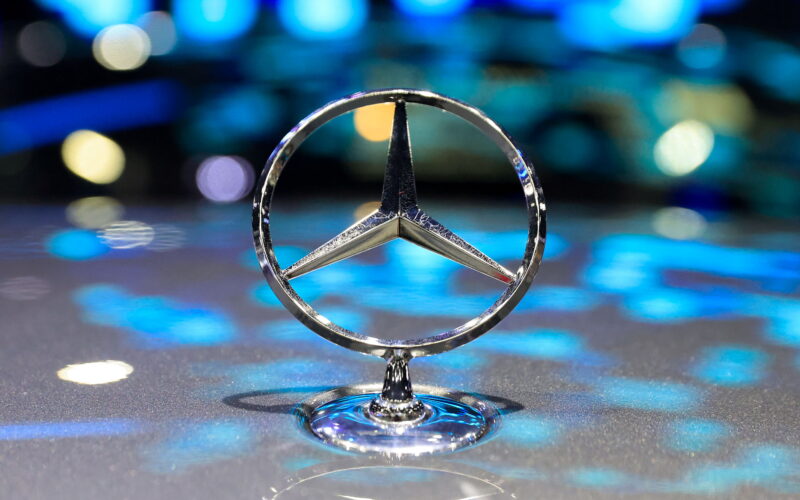 Mercedes-Benz Programma la Vendita di Tutte le Sue Concessionarie in Germania