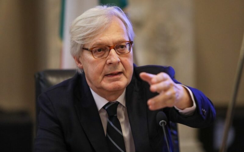 Il Dipinto della Discordia: Sgarbi Indagato e il Colpo di Scena della Perquisizione