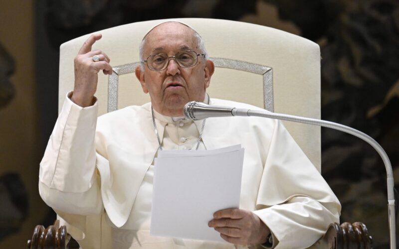 Papa Francesco Interviene sui Temi Etici: Aborto, Maternità Surrogata e Gender al Centro del Dibattito
