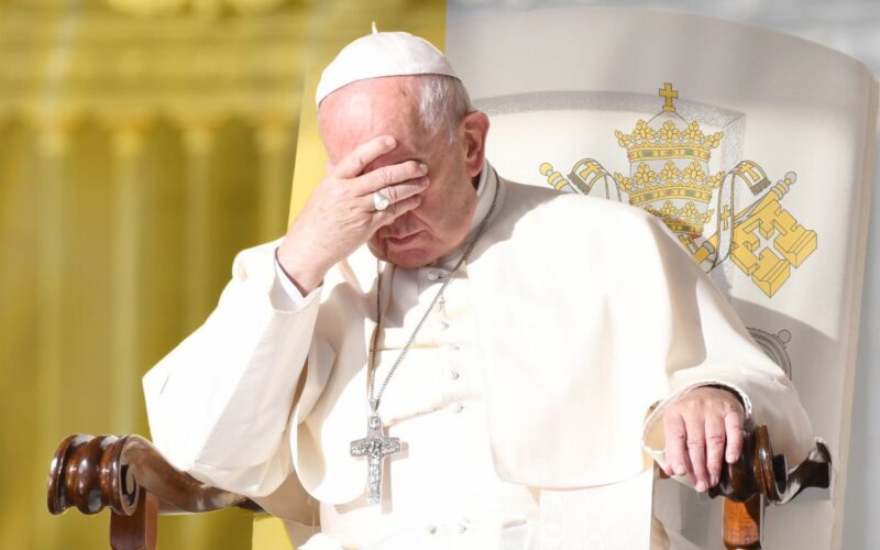 Papa Francesco chiarisce le sue parole sui giovani omosessuali nei seminari