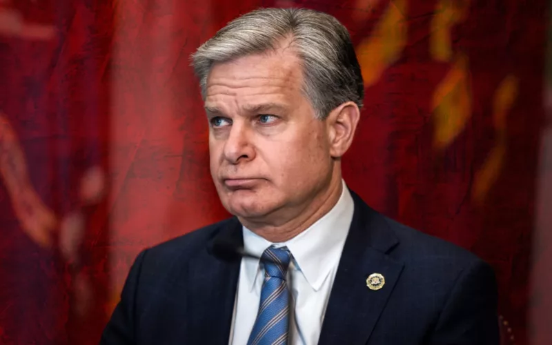 Trump rivoluziona l’FBI: Wray si dimette, Kash Patel pronto a subentrare