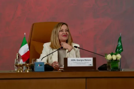 Meloni: Dialogo con Trump sui dazi e alleanze strategiche con l’Arabia Saudita